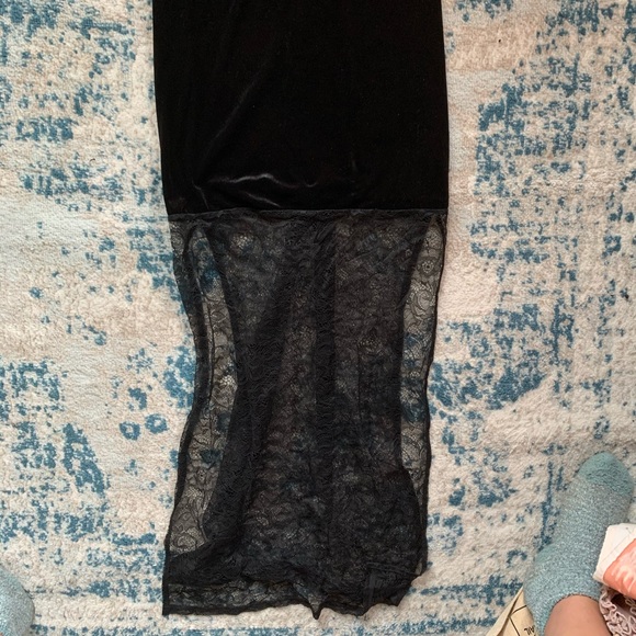 [MINKPINK] Velvet Lace Maxi Dress - Picture 7 of 7